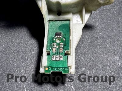 OEM Моторче за регулиране на фарове VW Passat B6 / 89390237